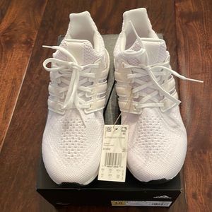 Women’s Adidas Ultraboost 5.0 DNA running shoe, size 10, white